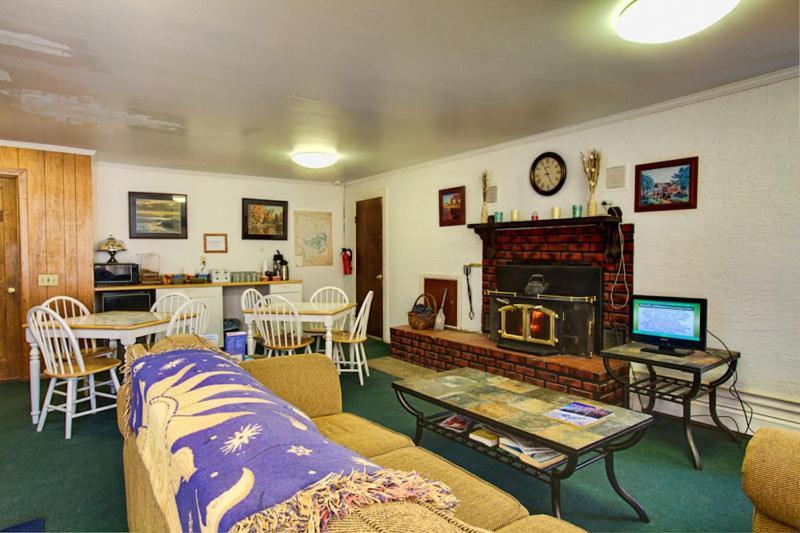 Margaretville Motel Экстерьер фото